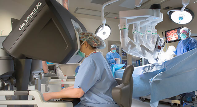 A surgeon using the da Vinci robot to assist with a procedure