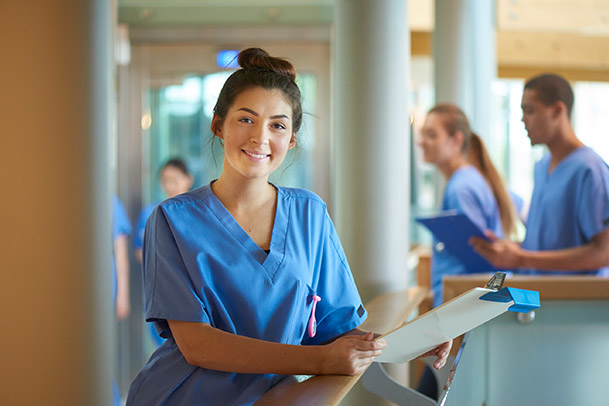 Servicios respiratorios y de diálisis para pacientes hospitalizados en Henderson Hospital en Henderson, Nevada